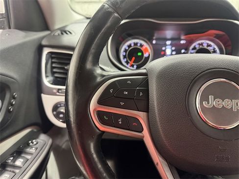 Used 2019 Jeep Cherokee Limited image 12