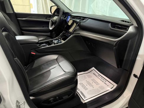 Used 2023 Jeep Grand Cherokee Limited w/ Black Appearance Package image 28