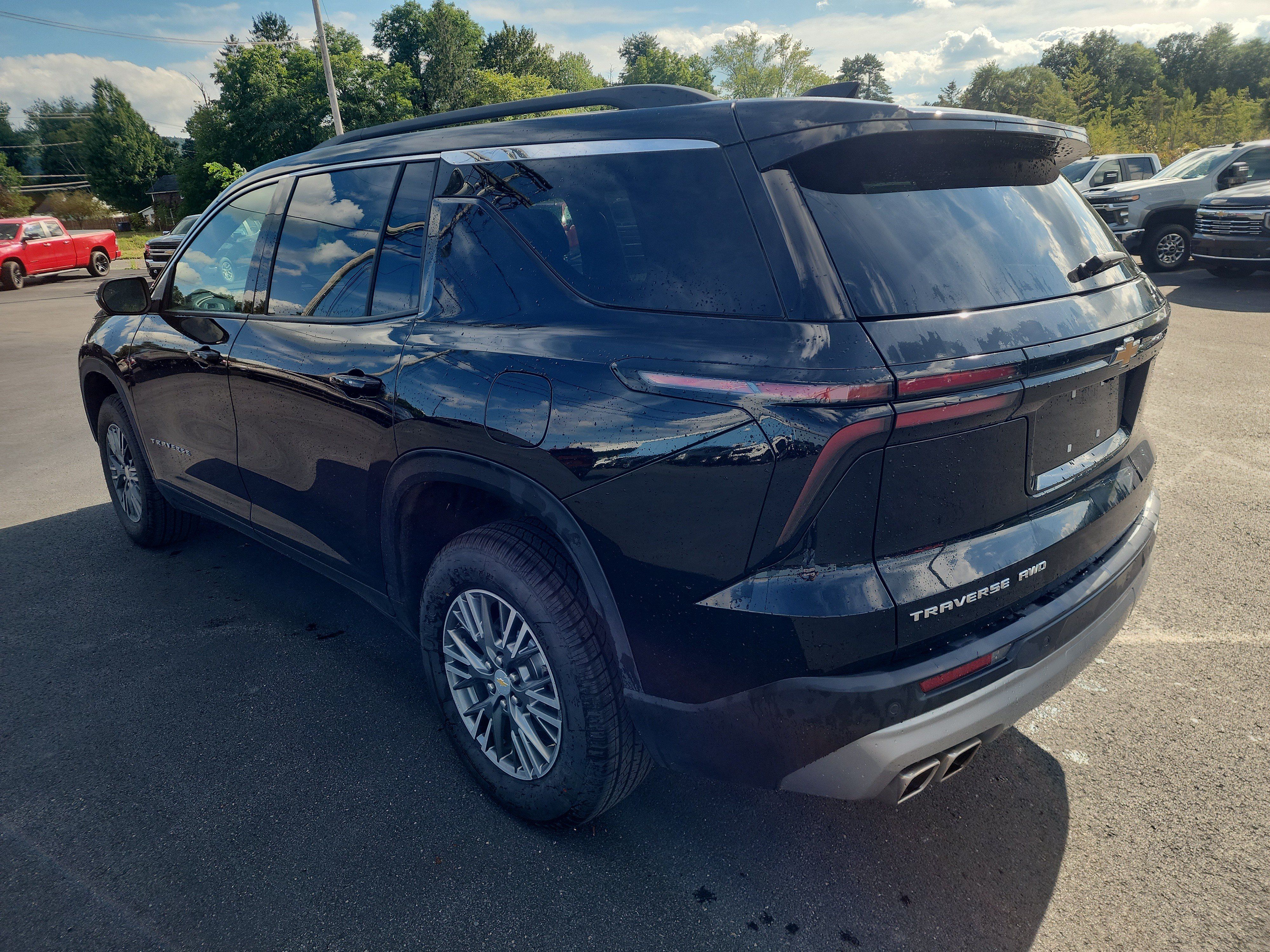 Certified 2024 Chevrolet Traverse LT w/ Trailering Package AWD/4WD image 6