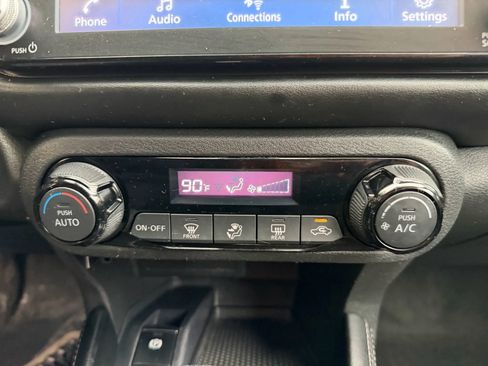 Used 2023 Nissan Kicks SR FWD image 18