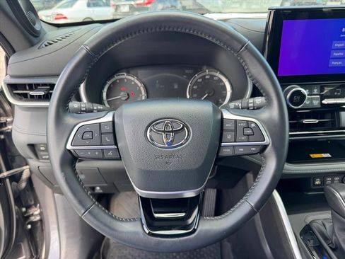 Used 2024 Toyota Highlander XSE AWD/4WD image 25