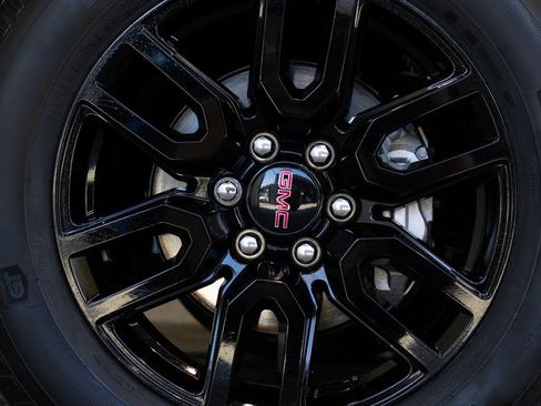 Used 2025 GMC Sierra 1500 Elevation image 10