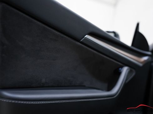 Used 2024 Tesla Model Y Long Range AWD/4WD image 40