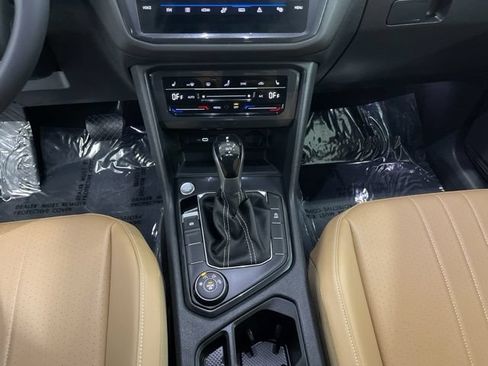 Certified 2023 Volkswagen Tiguan SE w/ Panoramic Sunroof Package AWD/4WD image 21