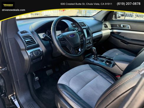 Used 2017 Ford Explorer XLT w/ Equipment Group 202A FWD image 9