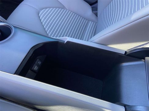 Used 2024 Toyota Camry SE image 28