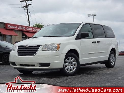 Used 2008 Chrysler Town & Country LX FWD image 1
