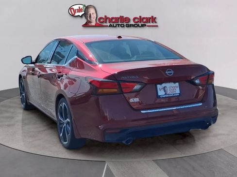 Used 2023 Nissan Altima 2.5 SR w/ SR Premium Package FWD image 3