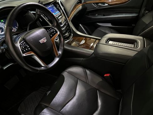 Used 2018 Cadillac Escalade ESV Luxury image 10