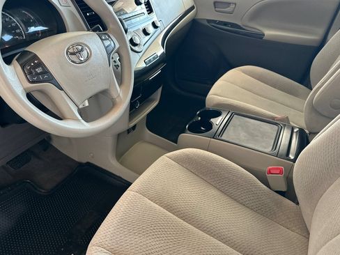 Used 2012 Toyota Sienna LE FWD image 7