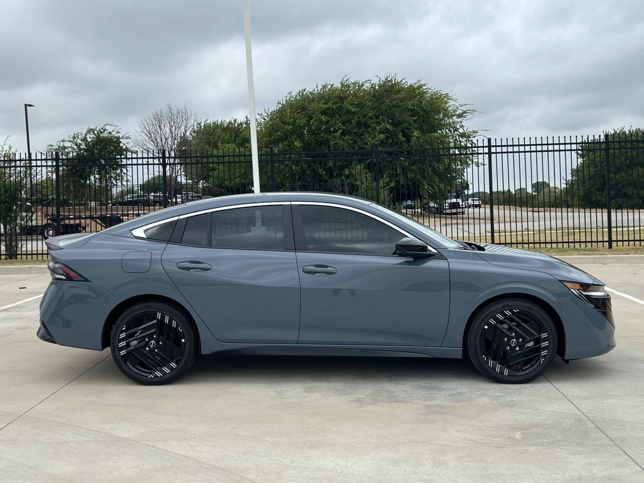 New 2027 Nissan Sentra SR w/ Floor Mat Package FWD image 3