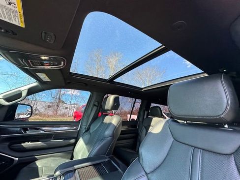 Used 2023 Jeep Wagoneer 4WD w/ Premium Group I image 27