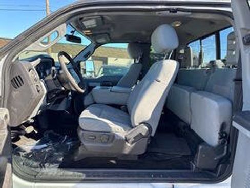 Used 2015 Ford F350 XLT w/ XLT Premium Package image 8