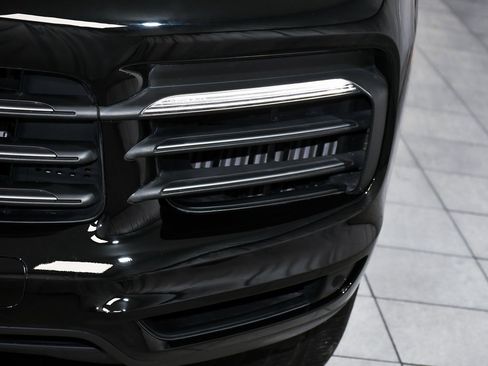 Used 2022 Porsche Cayenne Platinum Edition image 75