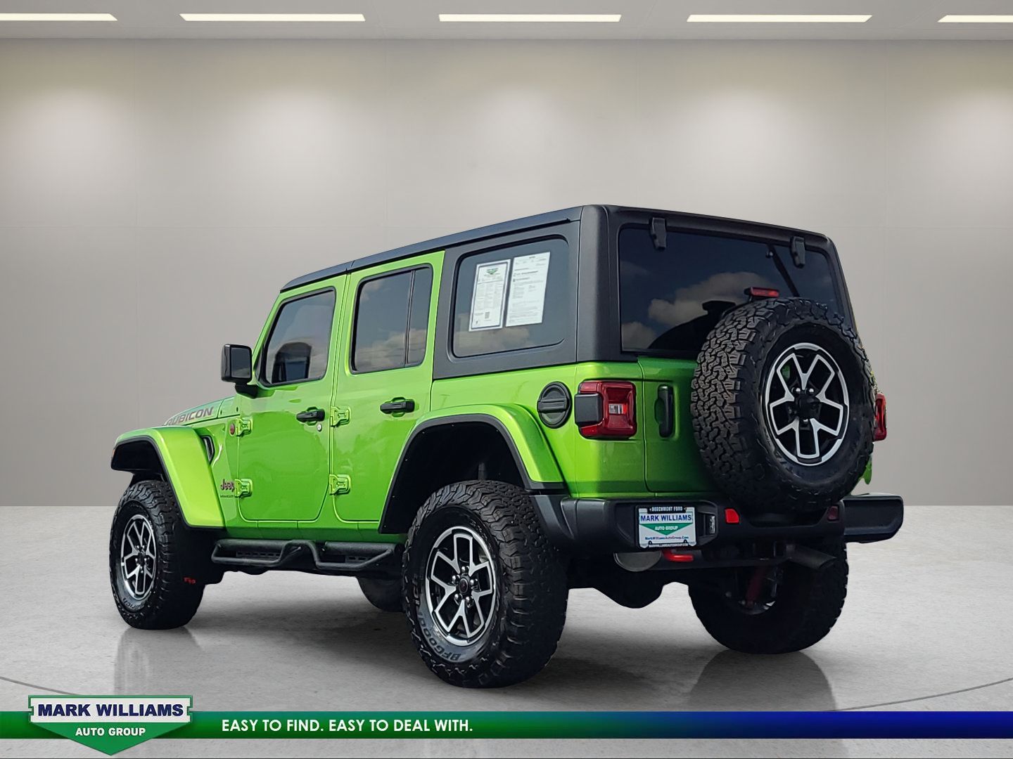 Used 2025 Jeep Wrangler Unlimited Rubicon w/ Convenience Group AWD/4WD image 6