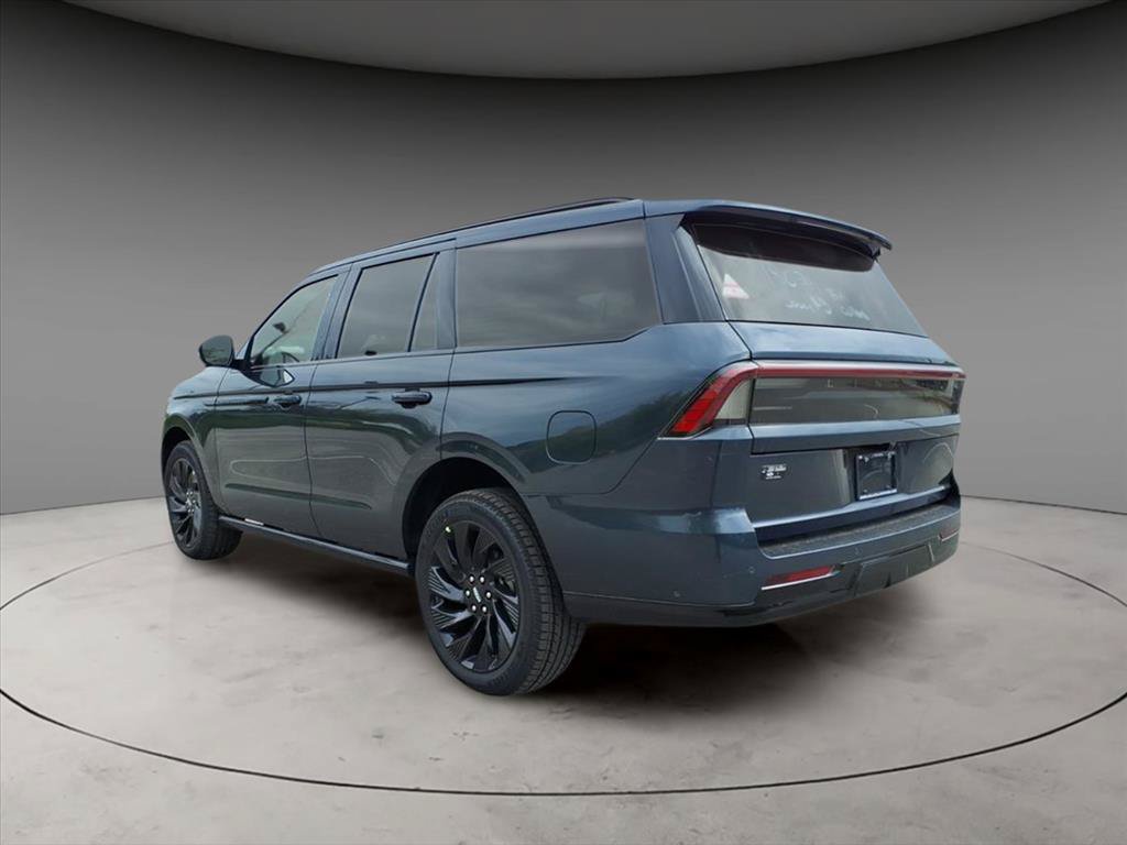 New 2025 Lincoln Navigator Reserve w/ Jet Appearance Package AWD/4WD image 3