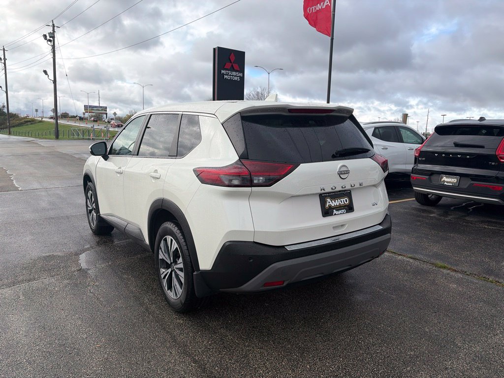 Used 2023 Nissan Rogue SV FWD image 3