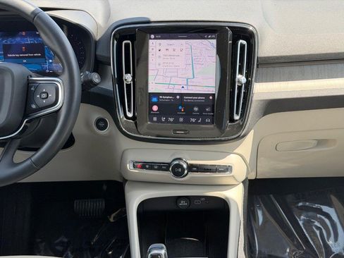 Certified 2023 Volvo XC40 B5 Ultimate w/ Protection Package Premier AWD/4WD image 14