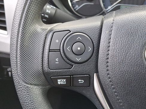 Used 2015 Toyota Corolla LE image 19