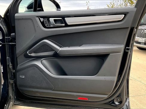 Used 2023 Porsche Cayenne image 42