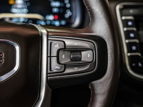 Used 2022 GMC Yukon XL SLT w/ SLT Premium Package image 16