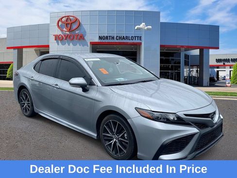 Used 2022 Toyota Camry SE w/ Convenience Package FWD image 1