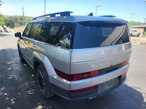 Used 2025 Hyundai Santa Fe SEL FWD image 9
