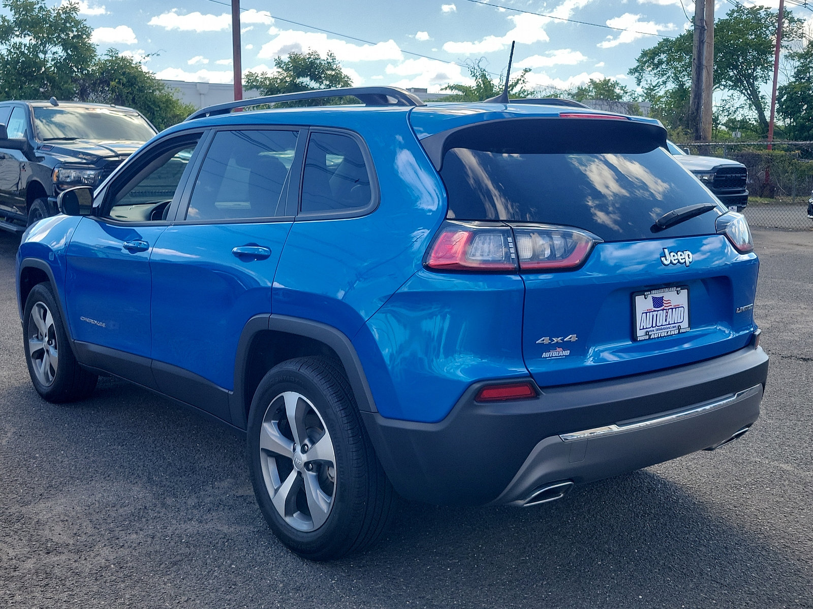 Used 2022 Jeep Cherokee Limited AWD/4WD image 4