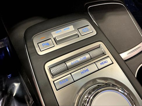 Used 2022 Genesis GV70 2.5T w/ Advanced Package AWD/4WD image 40