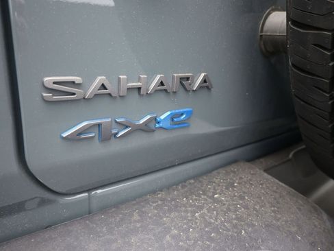 Used 2025 Jeep Wrangler Unlimited Sahara w/ Safety Group AWD/4WD image 31