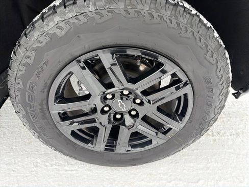 Used 2025 Chevrolet Silverado 1500 LT Trail Boss w/ Convenience Package II image 5