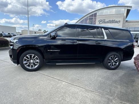 Used 2024 Chevrolet Suburban LT w/ Luxury Package RWD image 8