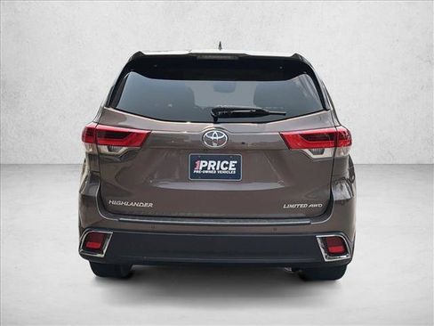 Used 2018 Toyota Highlander Limited Platinum AWD/4WD image 6