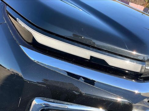 Used 2025 Chevrolet Traverse LT image 27