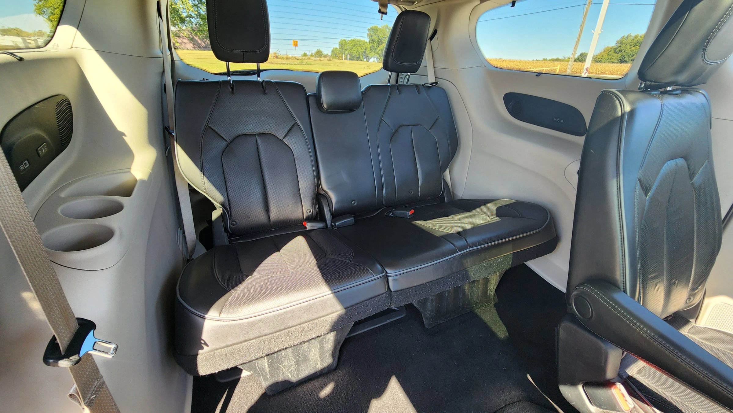 Used 2017 Chrysler Pacifica Limited FWD image 13