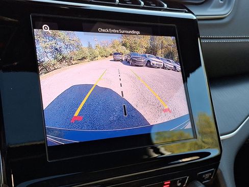 New 2025 Jeep Grand Cherokee Altitude image 12