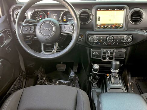 Used 2023 Jeep Wrangler Unlimited w/ Sun & Screen Package image 18