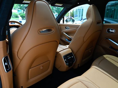 Used 2024 Aston Martin DBX AWD/4WD image 33