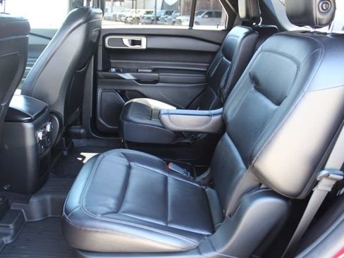Used 2020 Ford Explorer XLT w/ Equipment Group 202A AWD/4WD image 34
