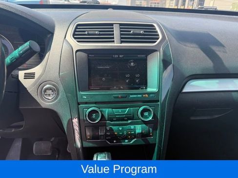 Used 2016 Ford Explorer XLT w/ Equipment Group 202A image 15
