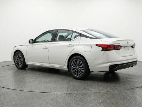 Used 2025 Nissan Altima 2.5 SV FWD image 5