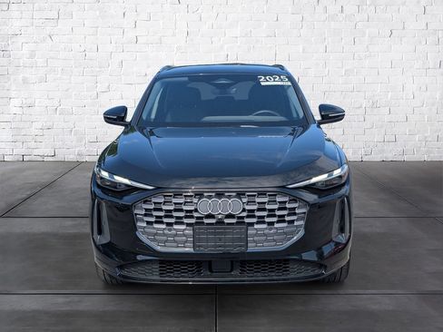 Certified 2025 Audi Q5 Premium AWD/4WD image 3