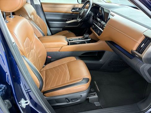 Used 2022 Nissan Pathfinder Platinum w/ Cargo Package image 45