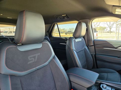 Used 2025 Ford Explorer ST image 30