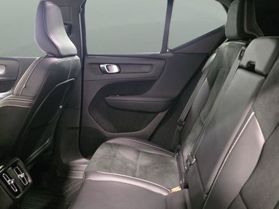 Used 2021 Volvo XC40 T5 R-Design w/ Advanced Package