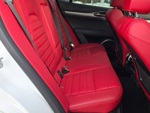 Used 2022 Alfa Romeo Stelvio Veloce image 9