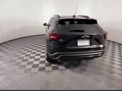 Certified 2025 Chevrolet Trax RS w/ Sunroof Package FWD image 7