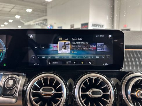 Used 2020 Mercedes-Benz GLB 250 image 29