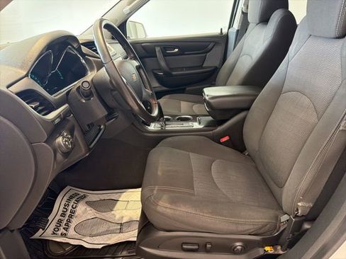 Used 2017 Chevrolet Traverse LT image 16