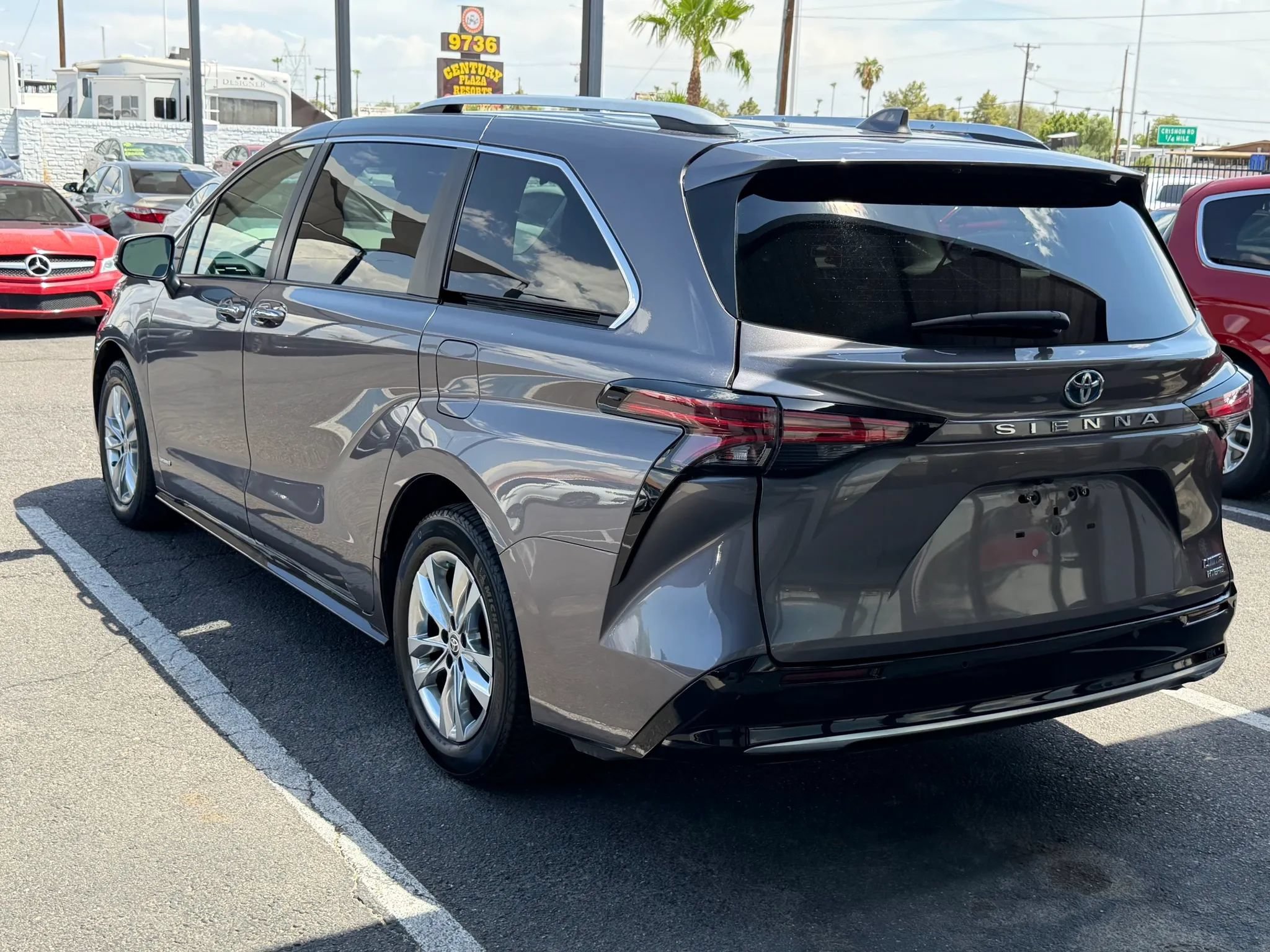 Used 2021 Toyota Sienna Limited FWD image 4
